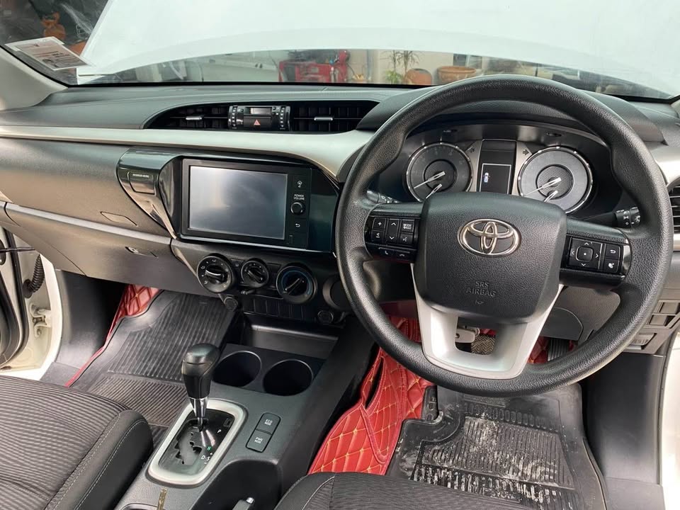 2020 Toyota Hilux Revo 2.4 Prerunner AT view 4