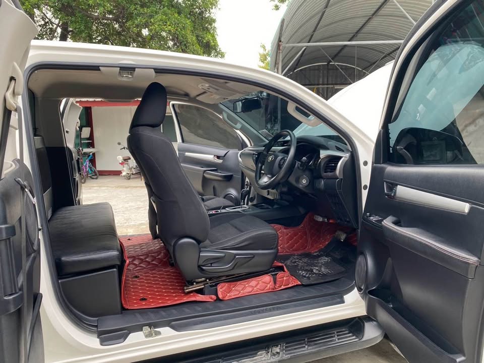 2020 Toyota Hilux Revo 2.4 Prerunner AT view 5