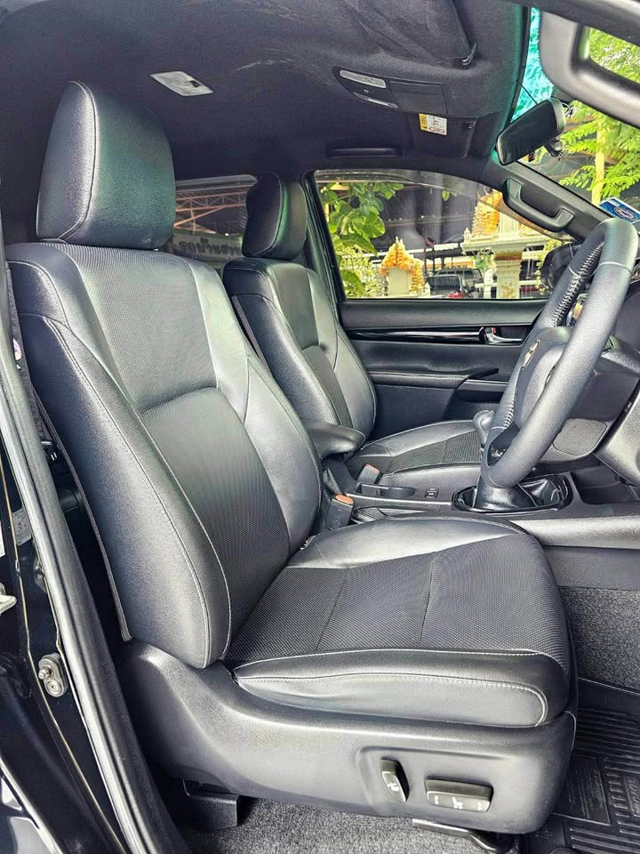 2020 Toyota Hilux Revo Rocco 2.4 MT Double Cab view 2