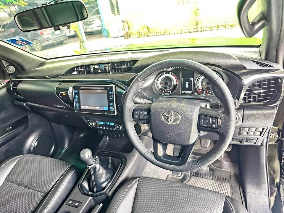 2020 Toyota Hilux Revo Rocco 2.4 MT Double Cab view 4