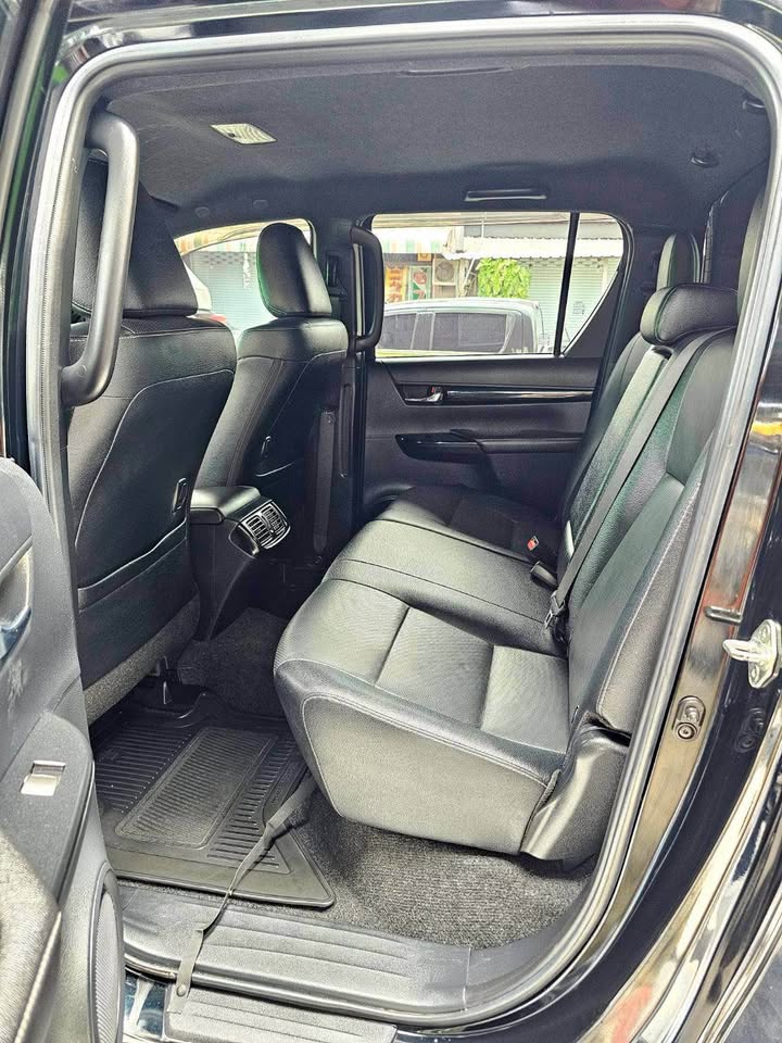 2020 Toyota Hilux Revo Rocco 2.4 MT Double Cab view 5