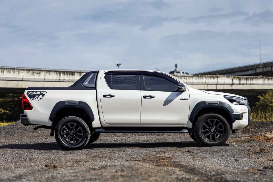 2020 Toyota Hilux Revo Rocco 2.4 AT view 2