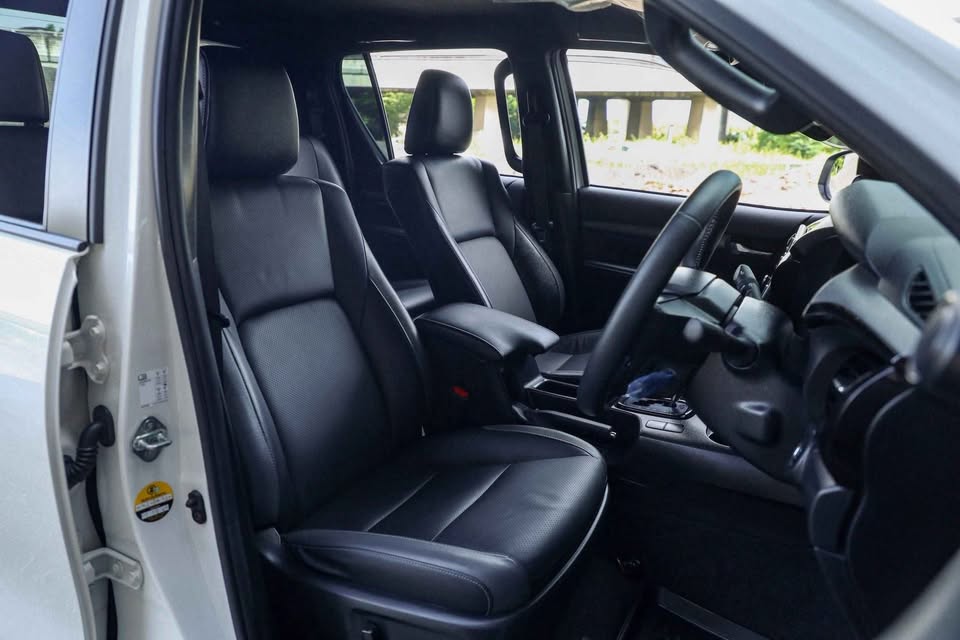 2020 Toyota Hilux Revo Rocco 2.4 AT view 5