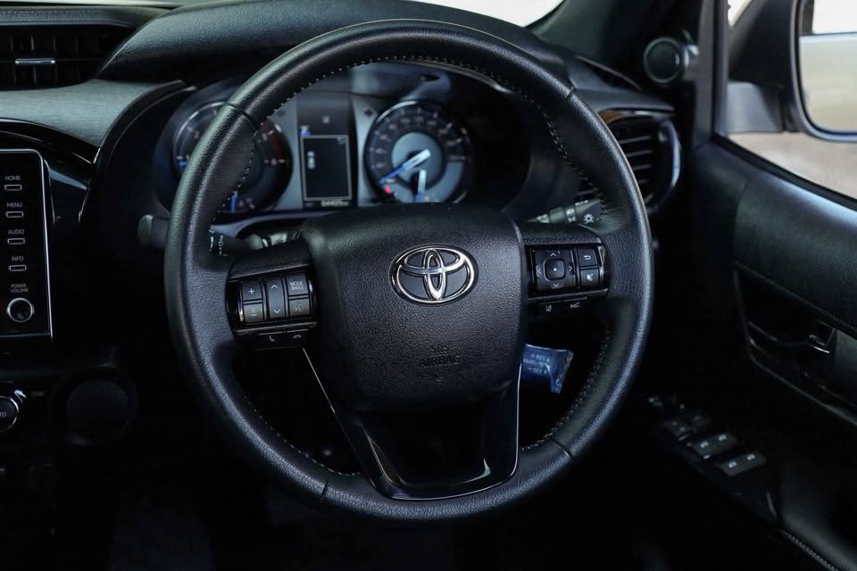 2020 Toyota Hilux Revo Rocco 2.4 AT view 4