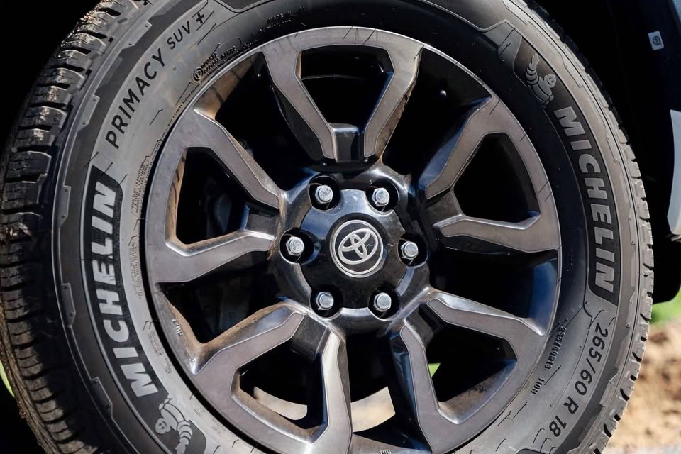 2020 Toyota Hilux Revo Rocco 2.4 AT view 3