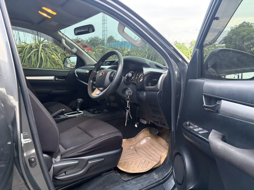 2020 Toyota Hilux Revo 2.4 AT view 4