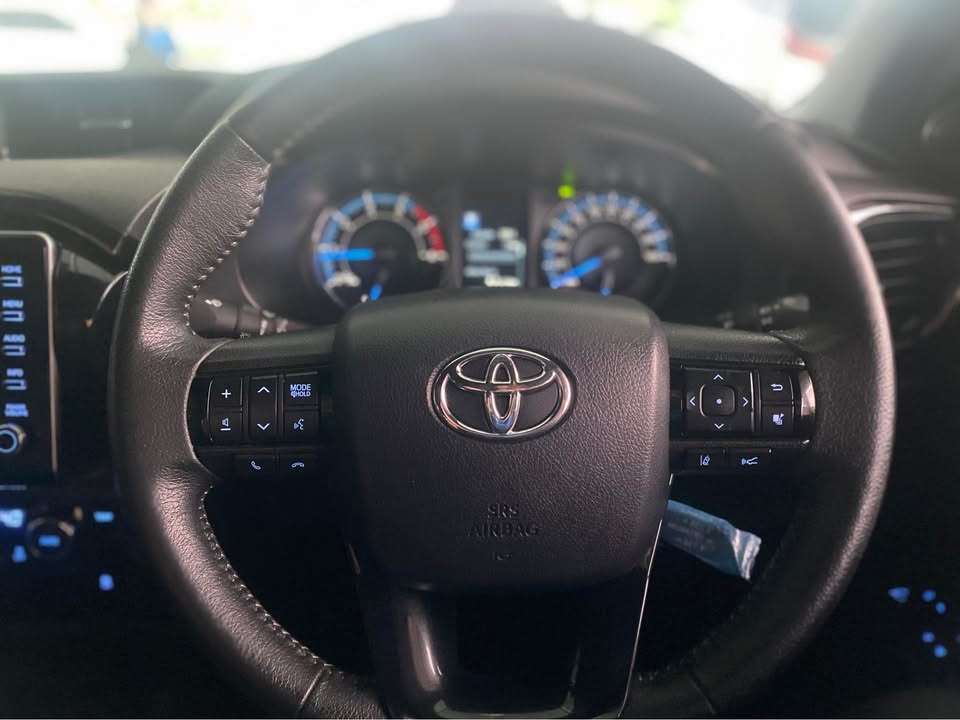 2020 Toyota Hilux Revo Rocco 2.4 AT Double Cab view 3