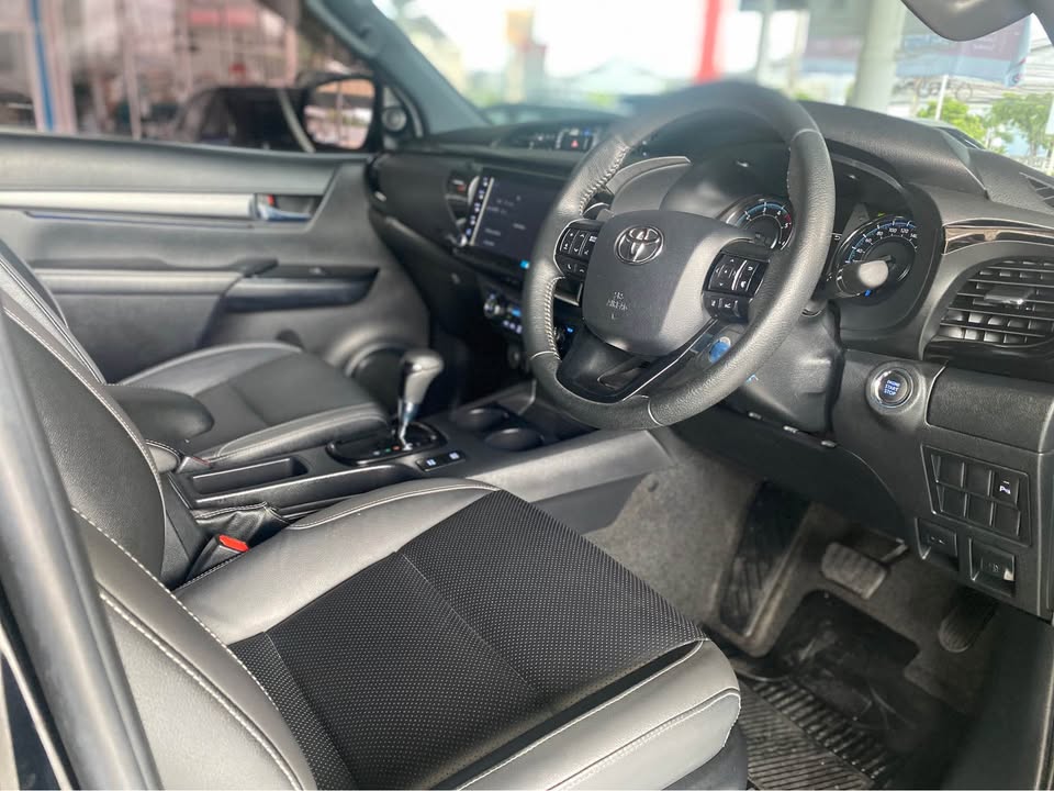 2020 Toyota Hilux Revo Rocco 2.4 AT Double Cab view 2