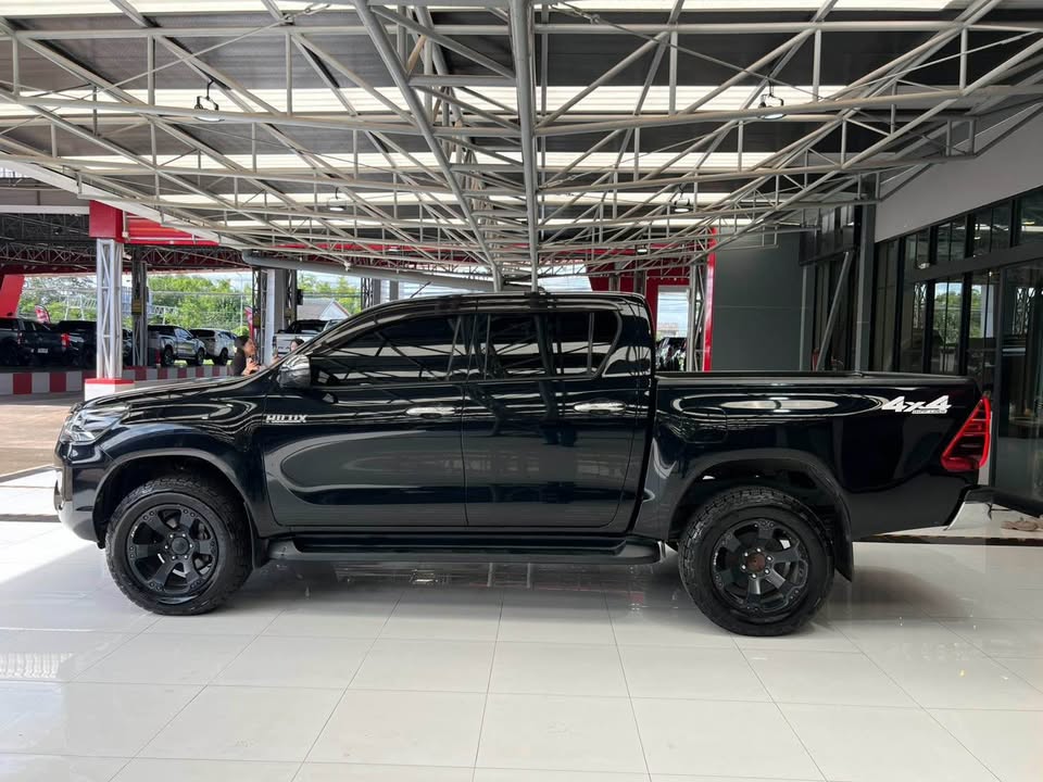 2021 Toyota revo 2.4 mid 4x4 view 4