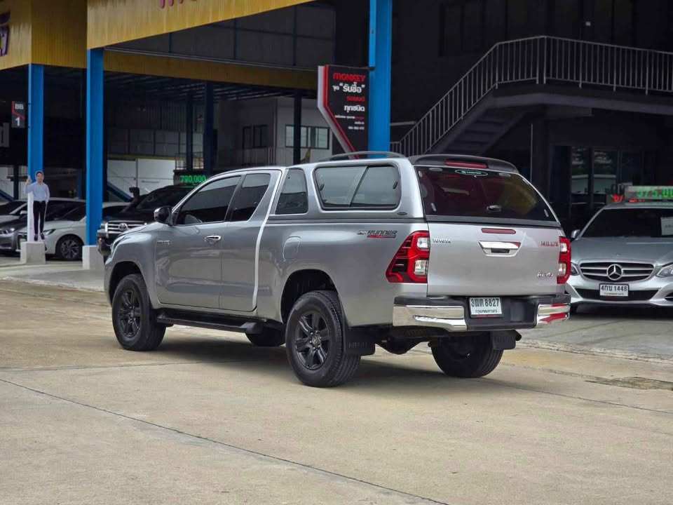 2022 Toyota revo prerunner auto view 3