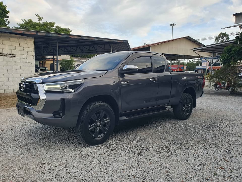 2023 Toyota hilux revo view 3