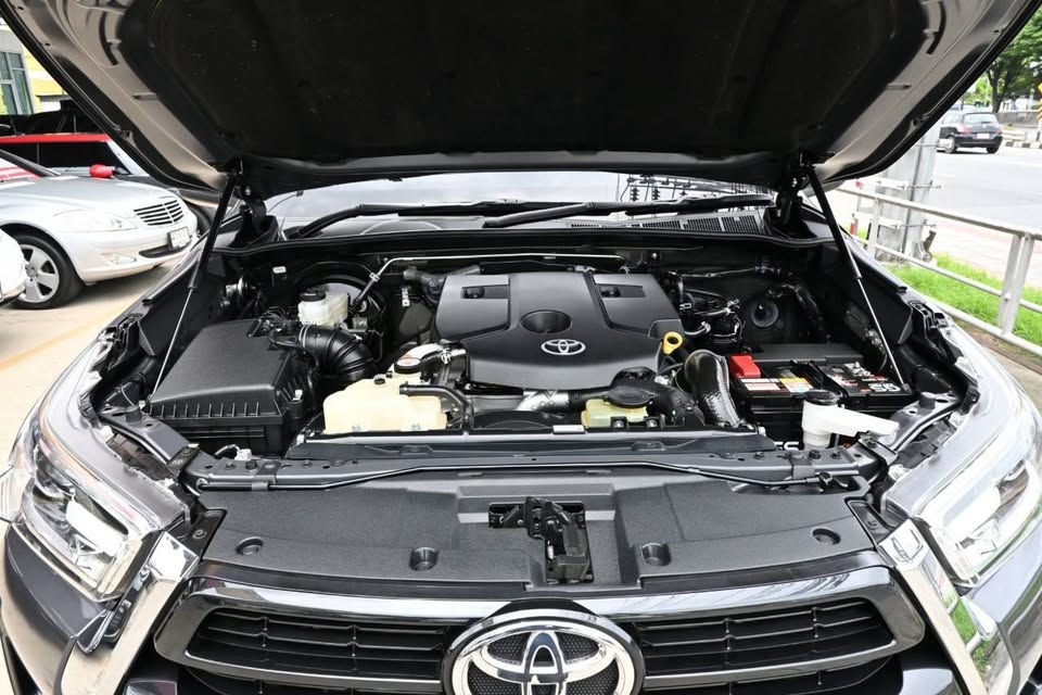 2022 Toyota hilux revo view 4