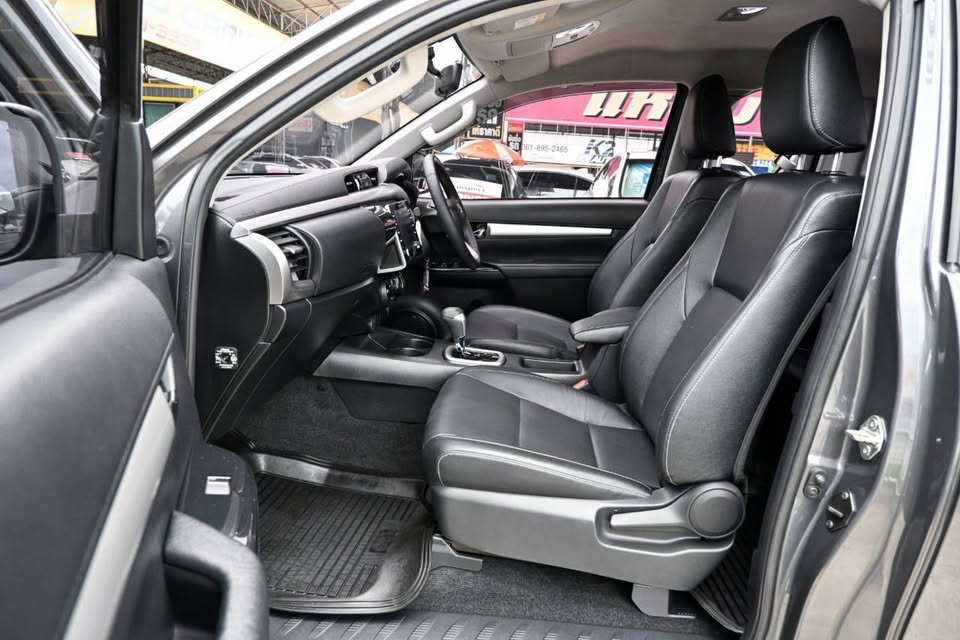2022 Toyota hilux revo view 6