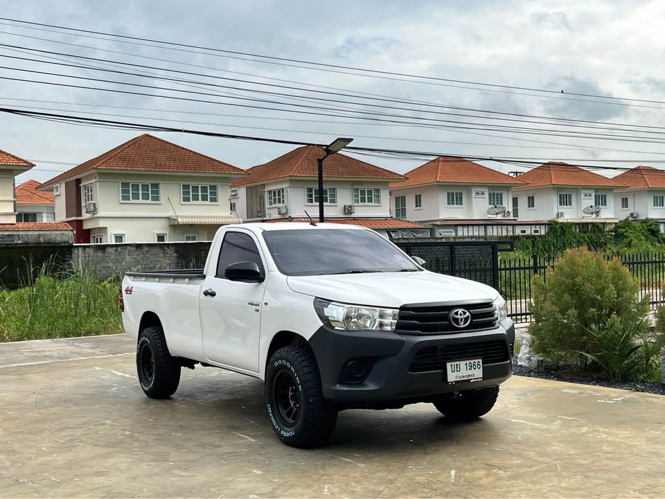 2016 Toyota revo 2.8standard cab 4x4 mt view 3