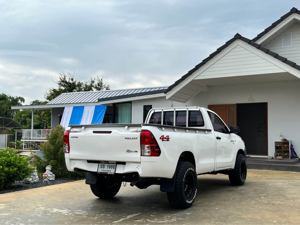 2016 Toyota revo 2.8standard cab 4x4 mt view 5