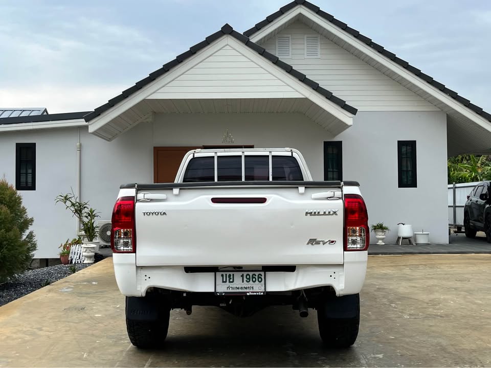 2016 Toyota revo 2.8standard cab 4x4 mt view 6