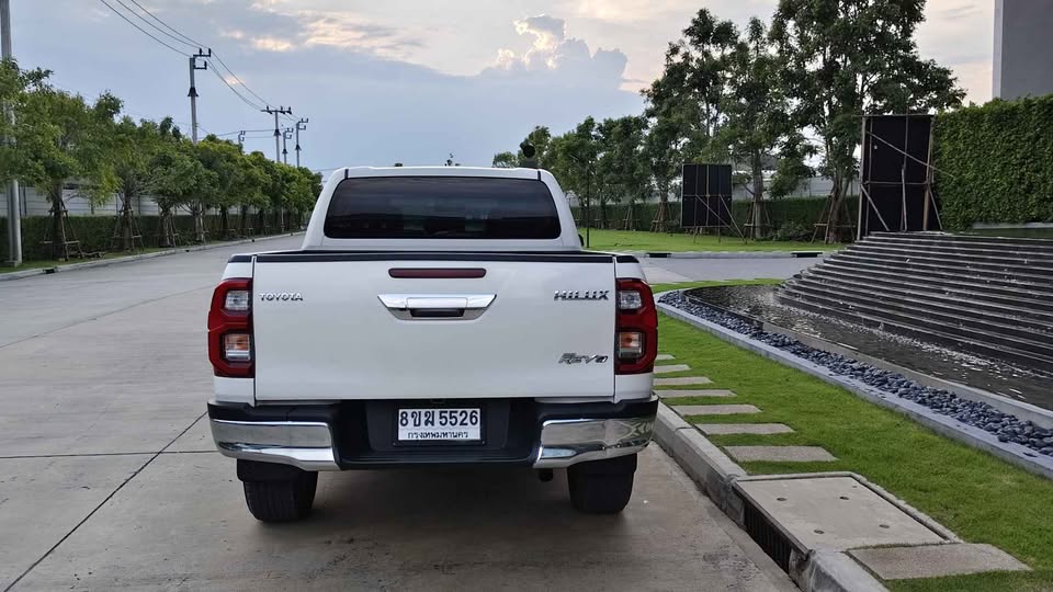 2020 Toyota hilux revo view 4