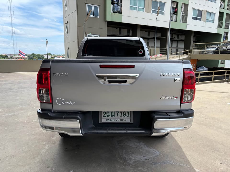 2018 Toyota revo view 3