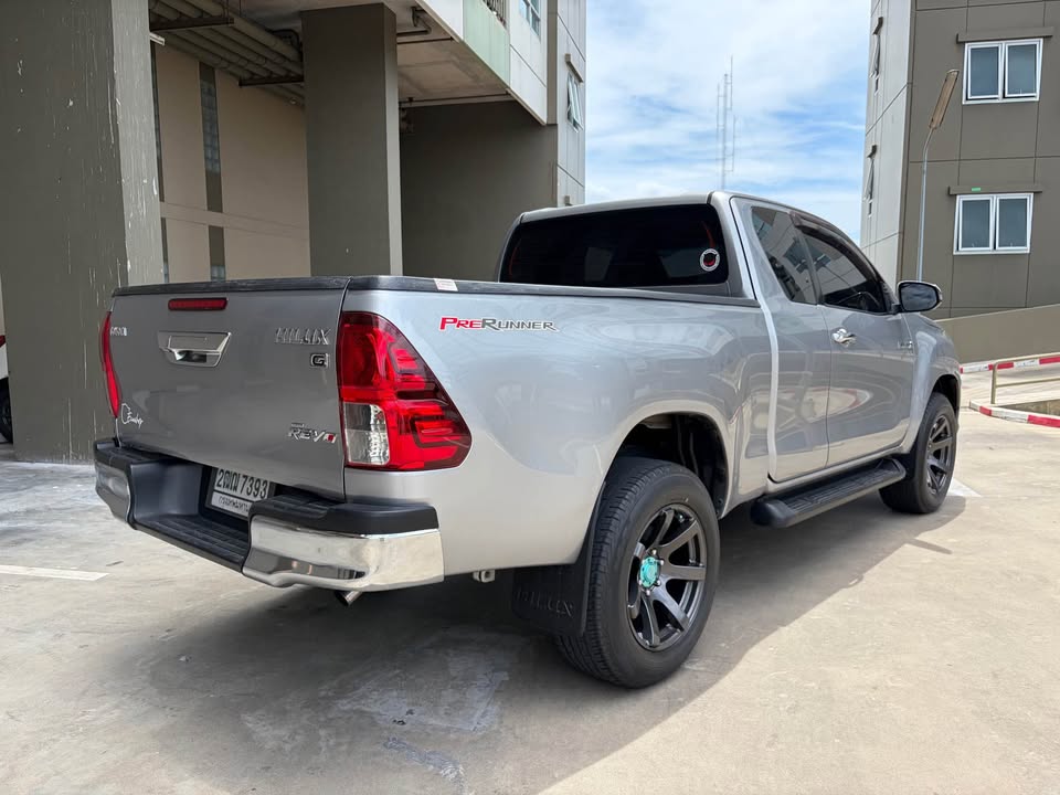 2018 Toyota revo view 4