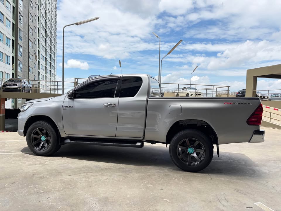 2018 Toyota revo view 6