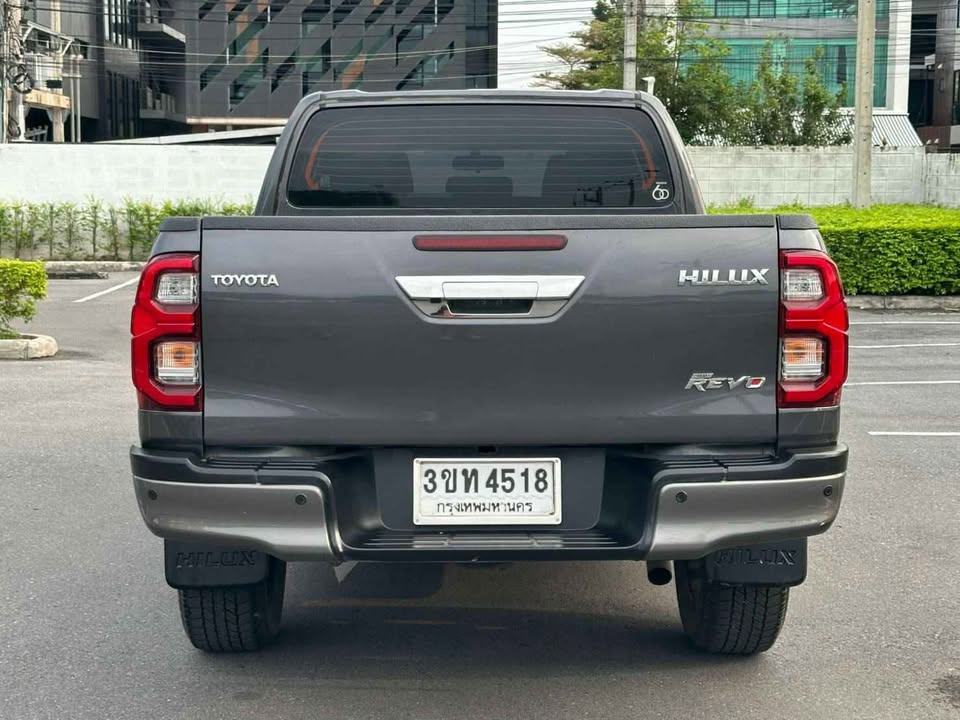2022 Toyota hilux revo 2.4 mid double cab view 5