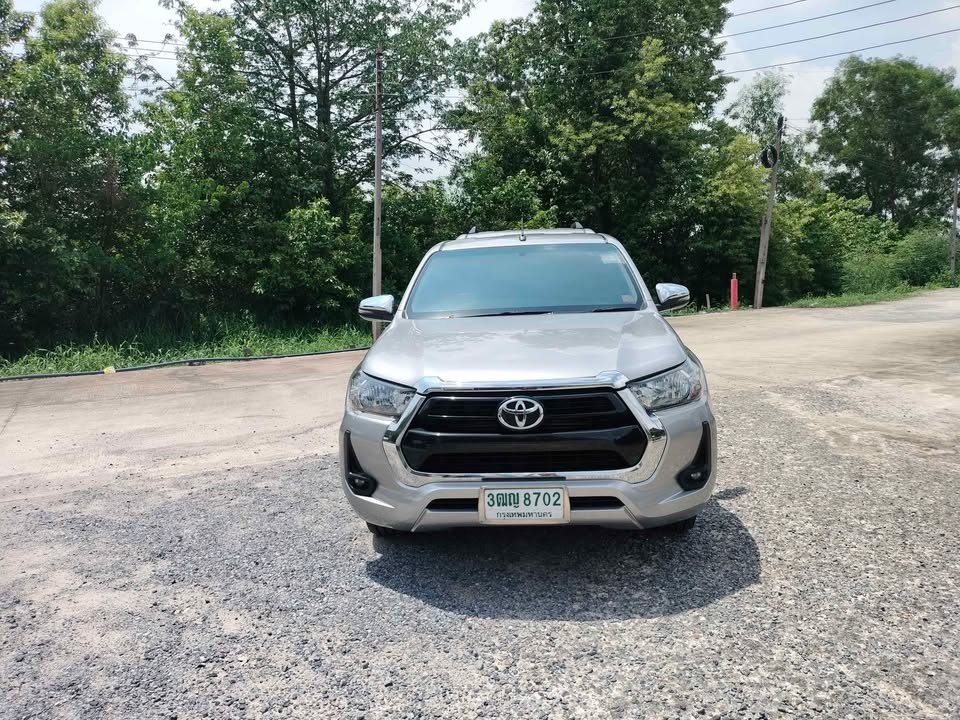 2021 Toyota revo 2.4 smart cab z edition mid view 3