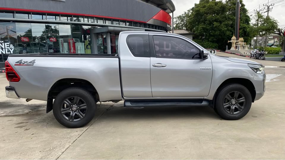 2021 Toyota hilux revo view 4