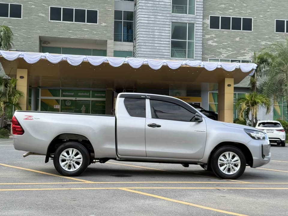 2021 Toyota revo smart cab 2.4 z edition view 5