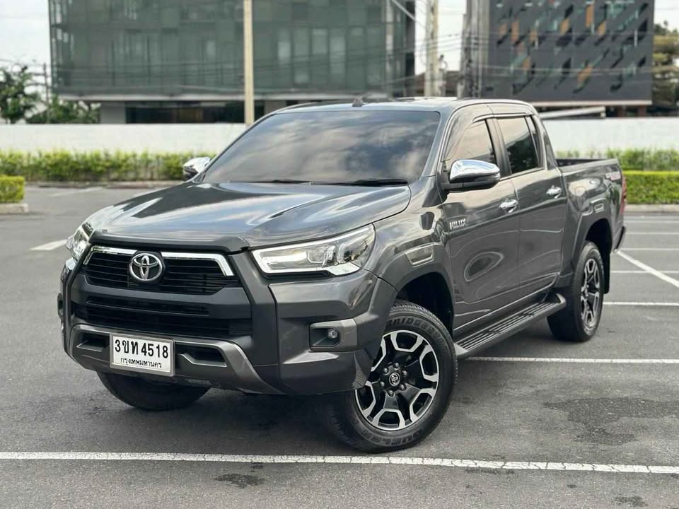 2022 Toyota revo view 5