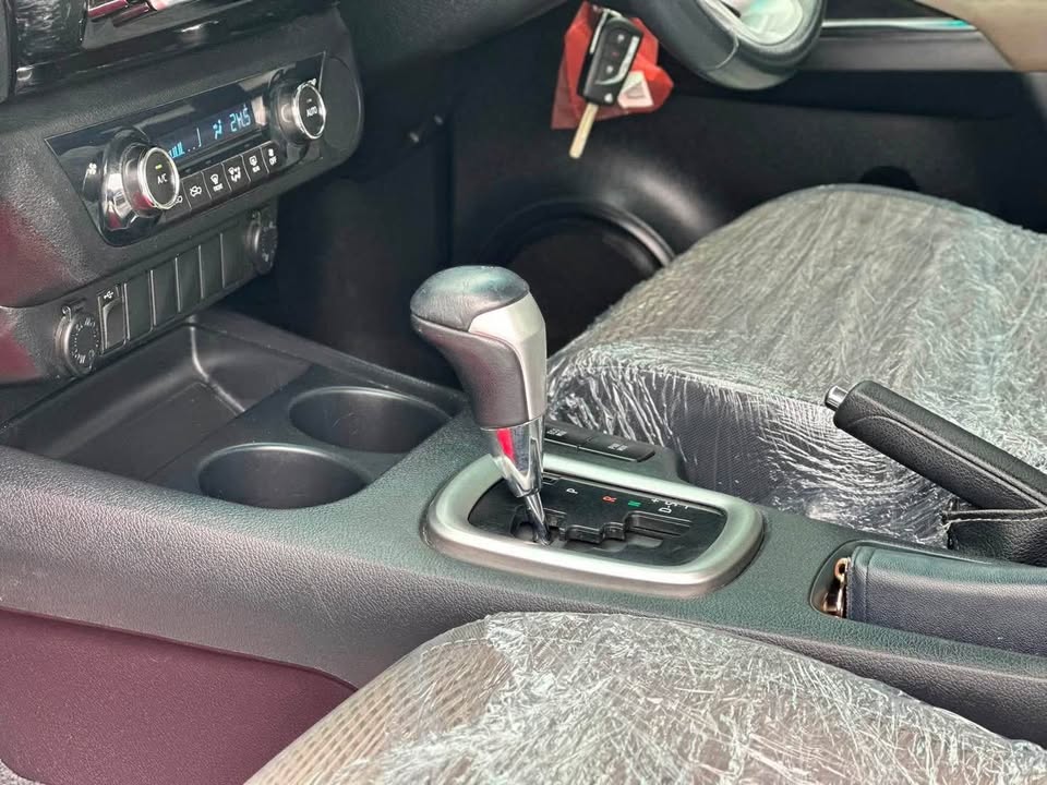 2015 Toyota revo view 6