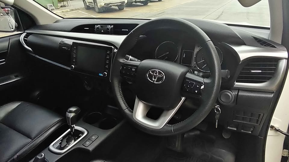 2022 Toyota Innova view 6