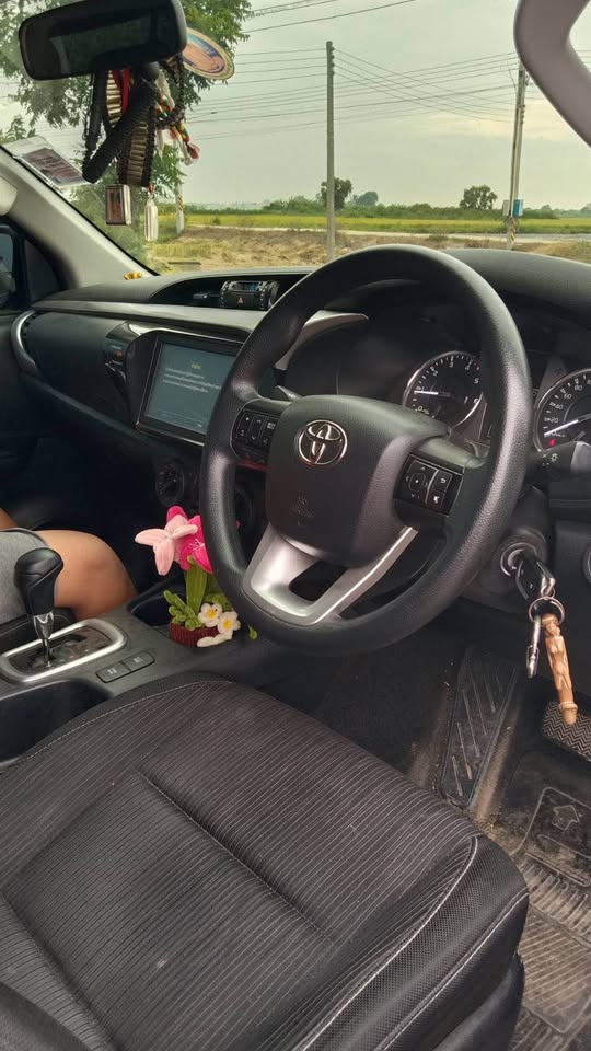 2020 Toyota revo view 5