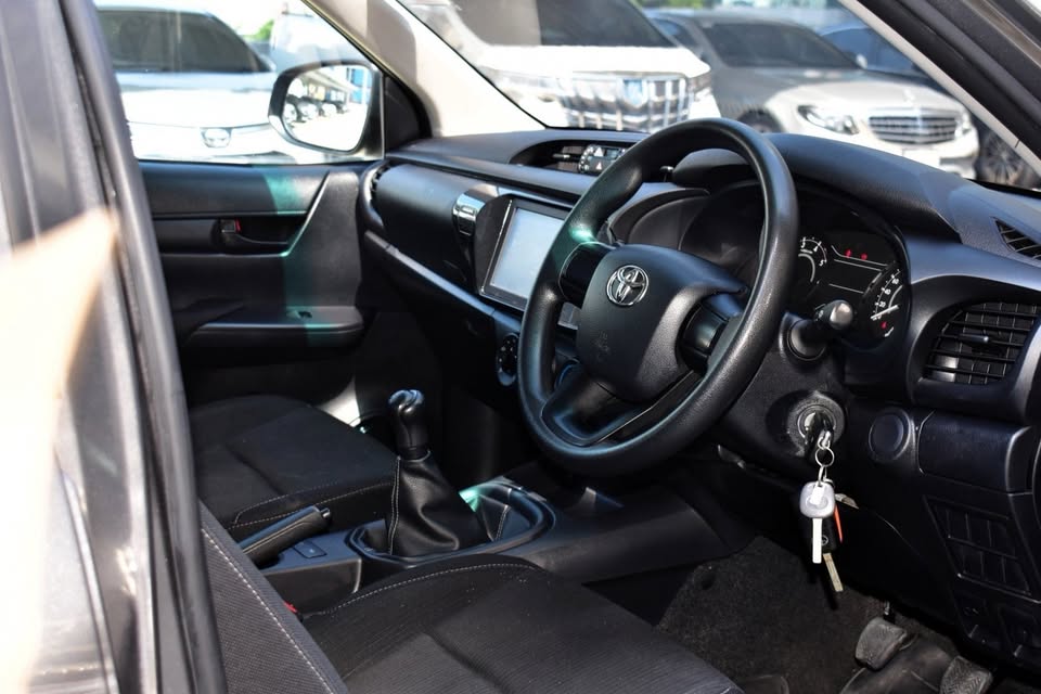 2022 Toyota hilux revo double cab 2.4 entry z-edition view 4