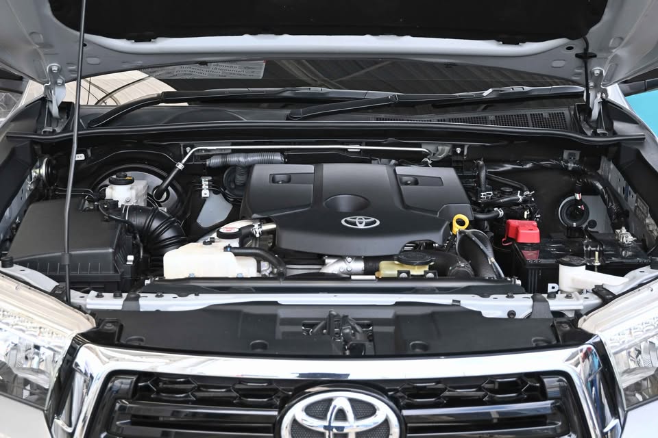 2020 Toyota hilux revo view 3