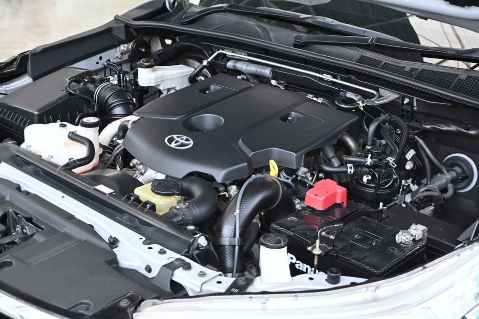 2020 Toyota hilux revo view 4
