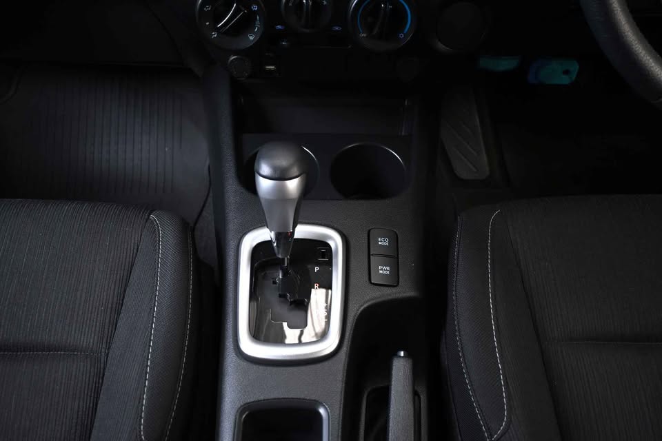 2020 Toyota hilux revo view 5