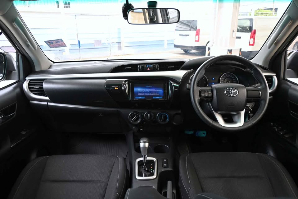 2020 Toyota hilux revo view 6