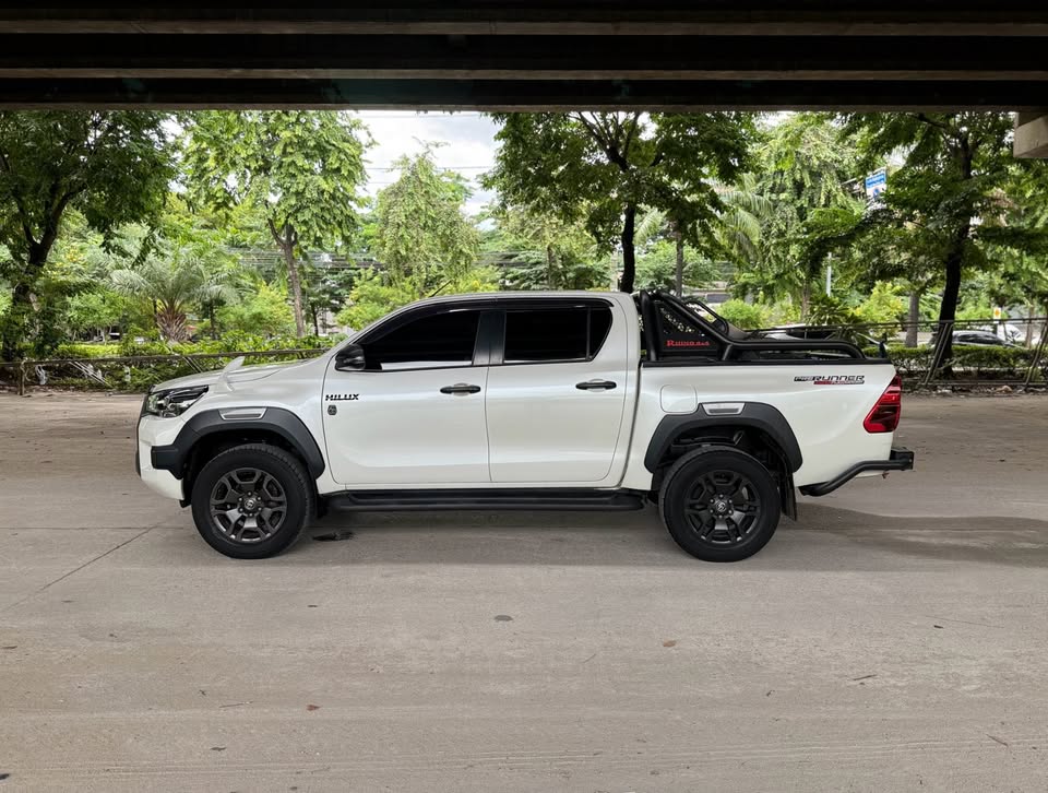 2023 Toyota hilux revo double cab 2.4 mid at view 5